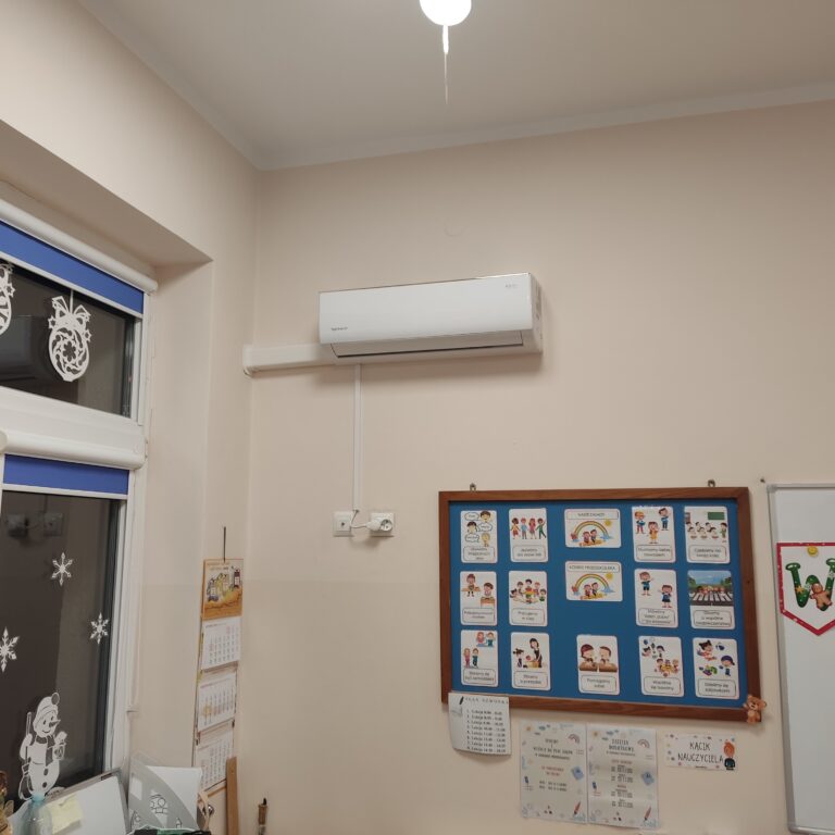 Estetyczna instalacja jednostki wewnętrznej klimatyzacji.