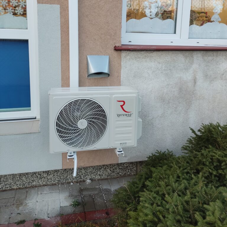 Poprawnie wykonany montaż klimatyzatora ściennego.